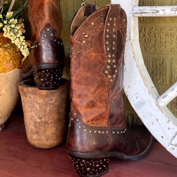 Ariat Shoes - Women's Ariat Brown Leather Cowgirl Boots 10006850 w / Studs & Rhinestones 7B